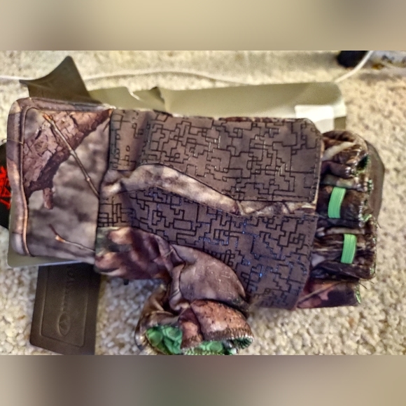 Mossy Oak NEW, Youth L/XL, non-slip Palm, pull tabs for quick removal.  BO - Picture 4 of 8